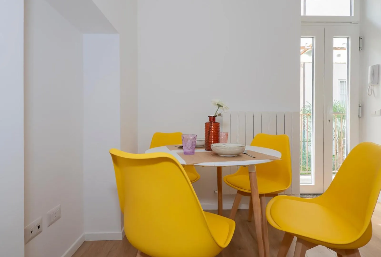 Xenia Apartments - Renovated Flat In Navigli Area Milan Italy