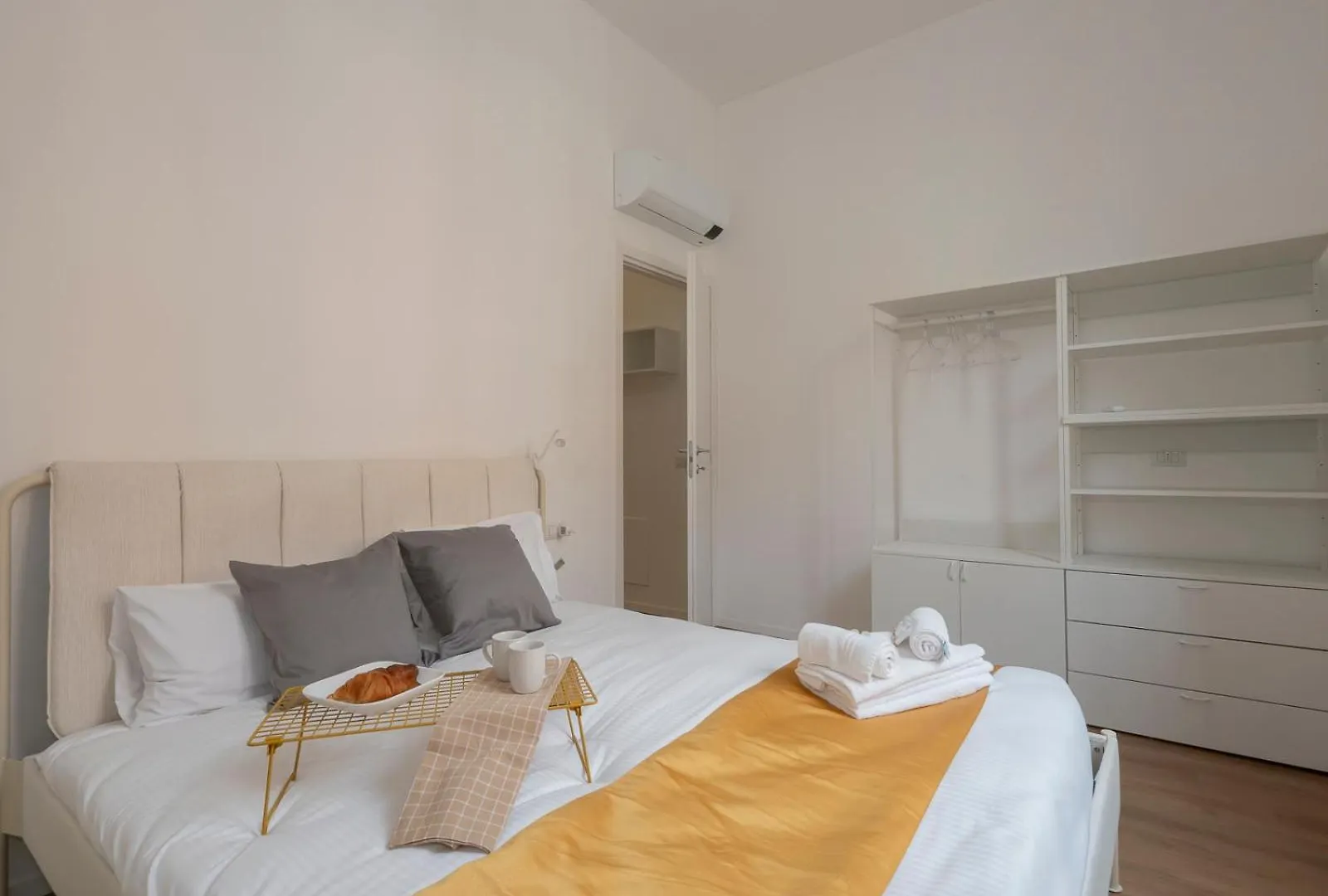 Xenia Apartments - Renovated Flat In Navigli Area Milan
