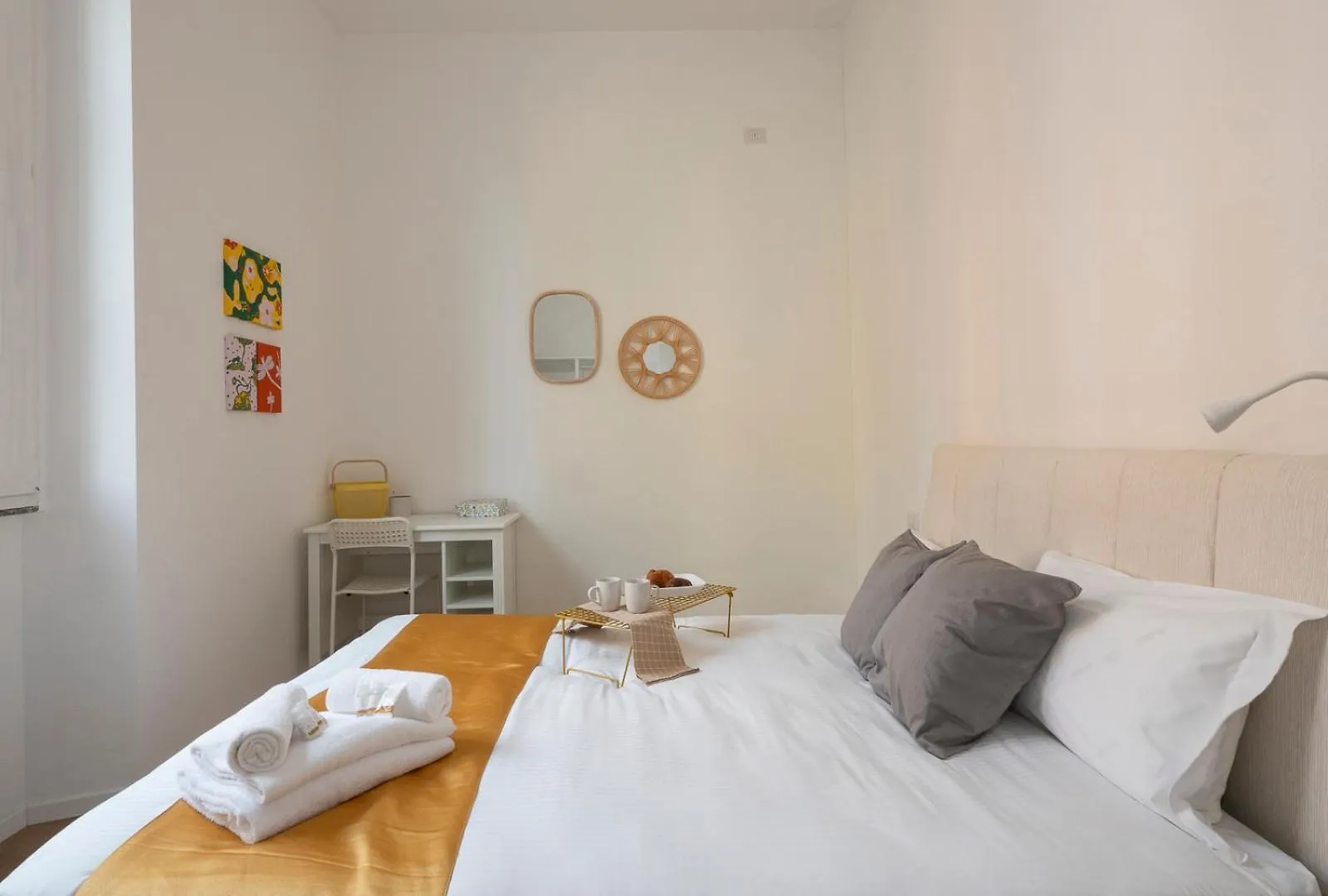 Xenia Apartments - Renovated Flat In Navigli Area Milan